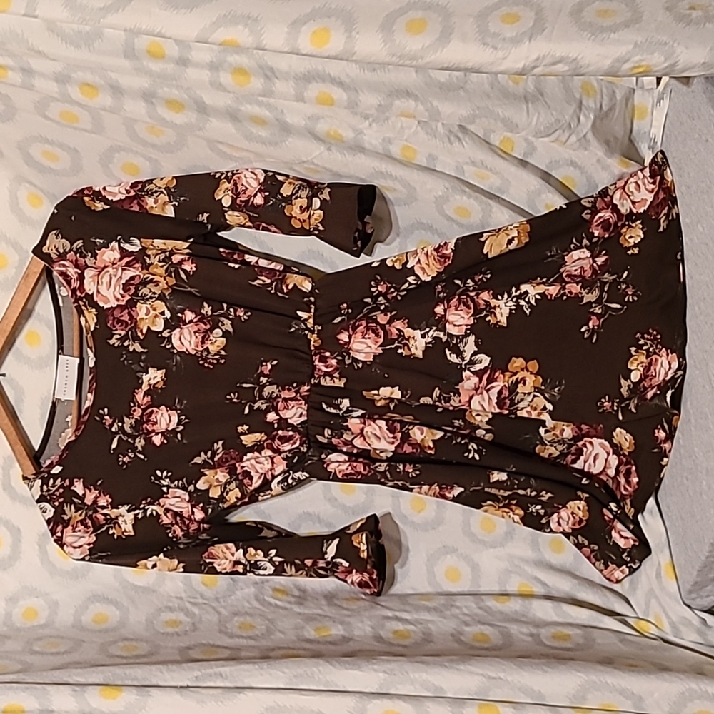 French Grey Floral Top (Size Unknown)
